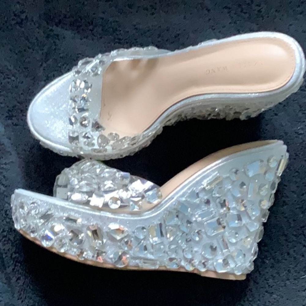 Silver crystal wedges